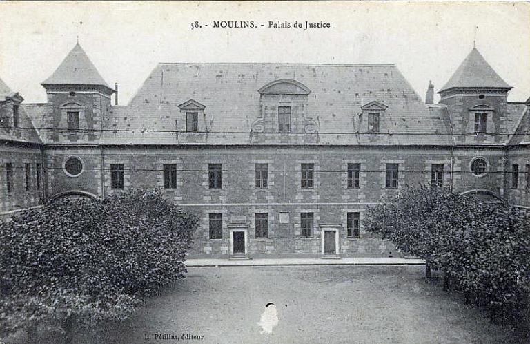 Collège de jésuites dit collège Sainte-Marie, puis école centrale, actuellement palais de justice