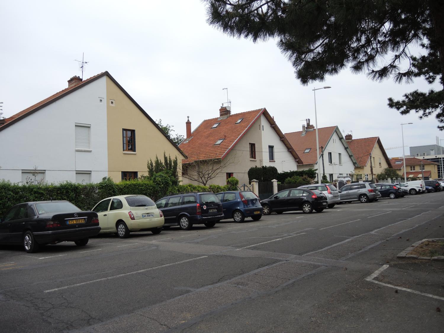 Cité ouvrière type maisons doubles rue Sarrazin Lyon 8e arrondissement