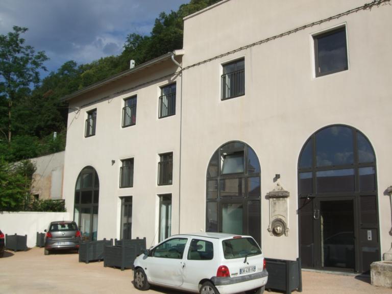 Fabrique de soieries Berne et Cie puis manufacture de foulards Sabran dit bâtiment de l'horloge actuellement logements