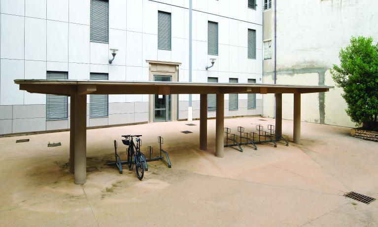 Cour de l'ancien collège jésuite, depuis le sud-est, état 2020