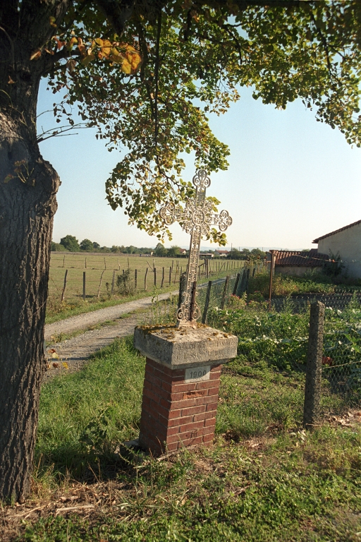 Les croix monumentales du canton de Boën et de la commune de Sail-sous-Couzan