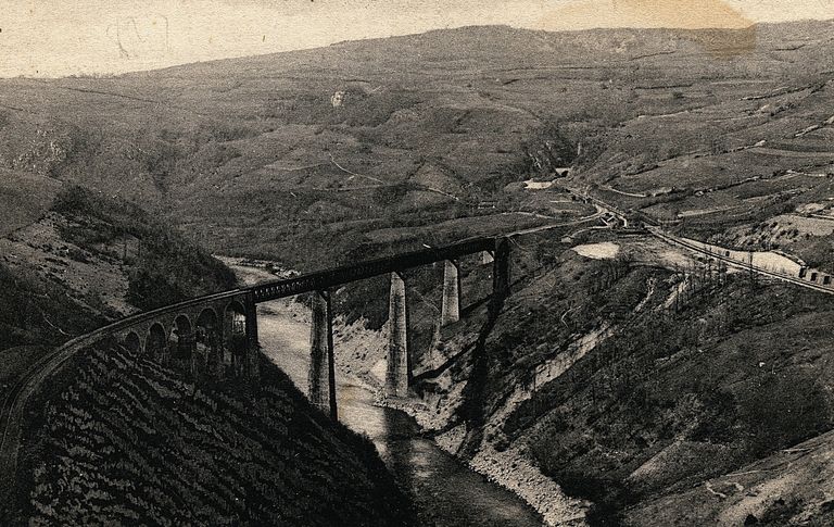 Ancien viaduc ferroviaire de Longeray, dit viaduc du Credo (détruit) ; arches (vestiges)