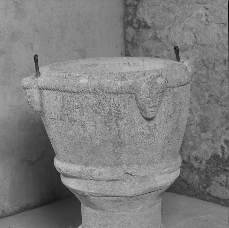 fonts baptismaux, style roman