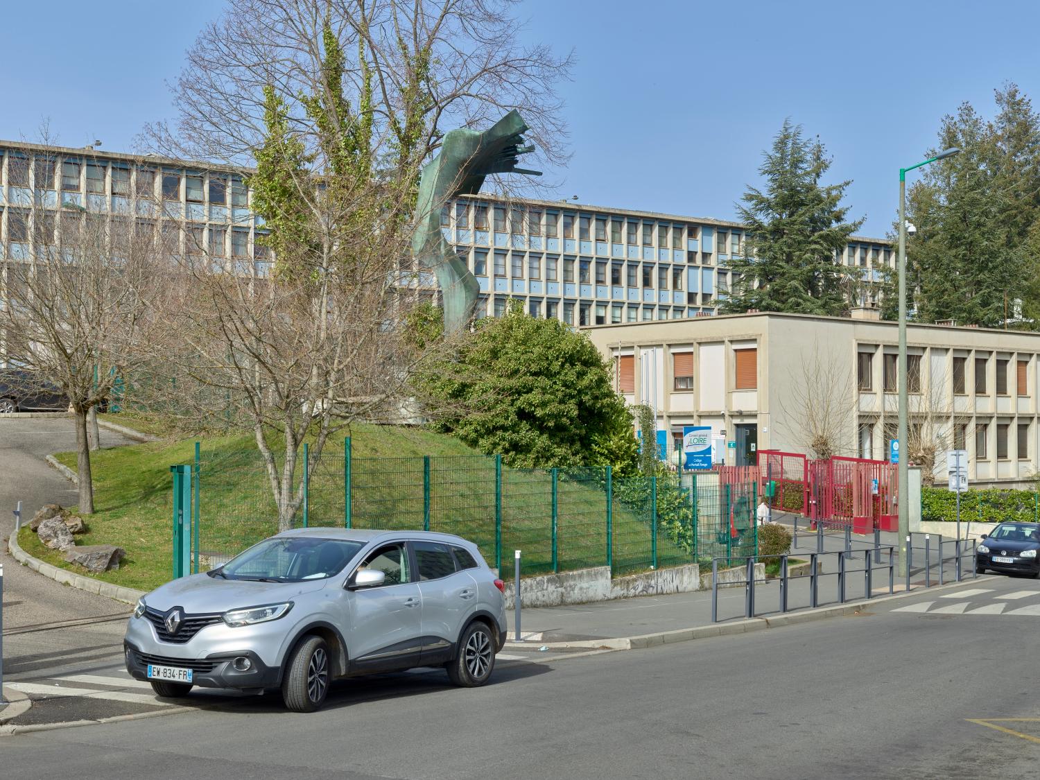 Lycée, dit lycée du Portail-Rouge, puis lycée général et technologique Jean-Monnet, actuellement cité scolaire Jean-Monnet, Saint-Etienne