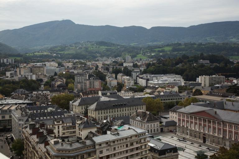 Couvent de la Visitation, puis école secondaire communale, puis collège royal, puis lycée impérial, puis lycée de garçons, actuellement lycée Vaugelas