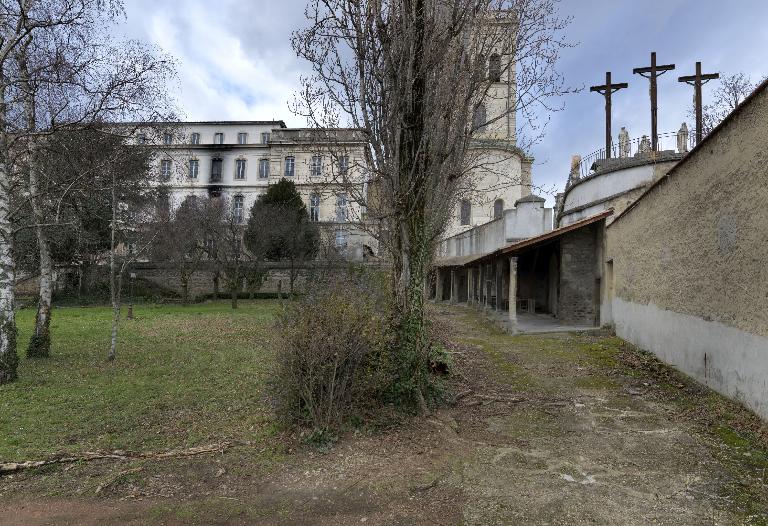 Prieuré de génovéfains ou Sainte-Geneviève, puis établissement de bienfaisance dit monastère de Notre-Dame de charité du Refuge de Lyon ou Refuge Saint-Michel, actuellement maison diocésaine Saint-Irénée