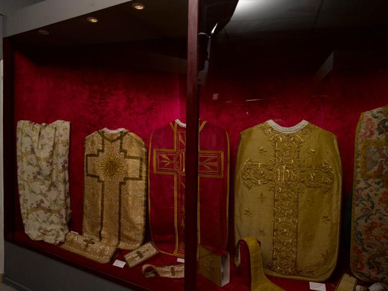 Les ornements liturgiques du musée dit Historial de sainte Agnès de Langeac