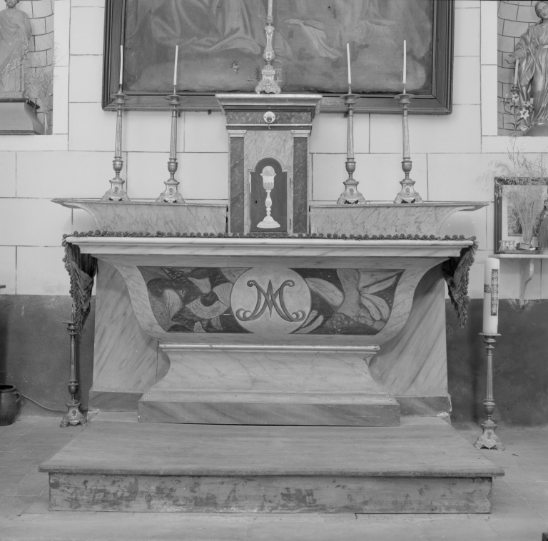 Autel, tabernacle, gradin d'autel, degré d'autel (autel tombeau) : maître-autel