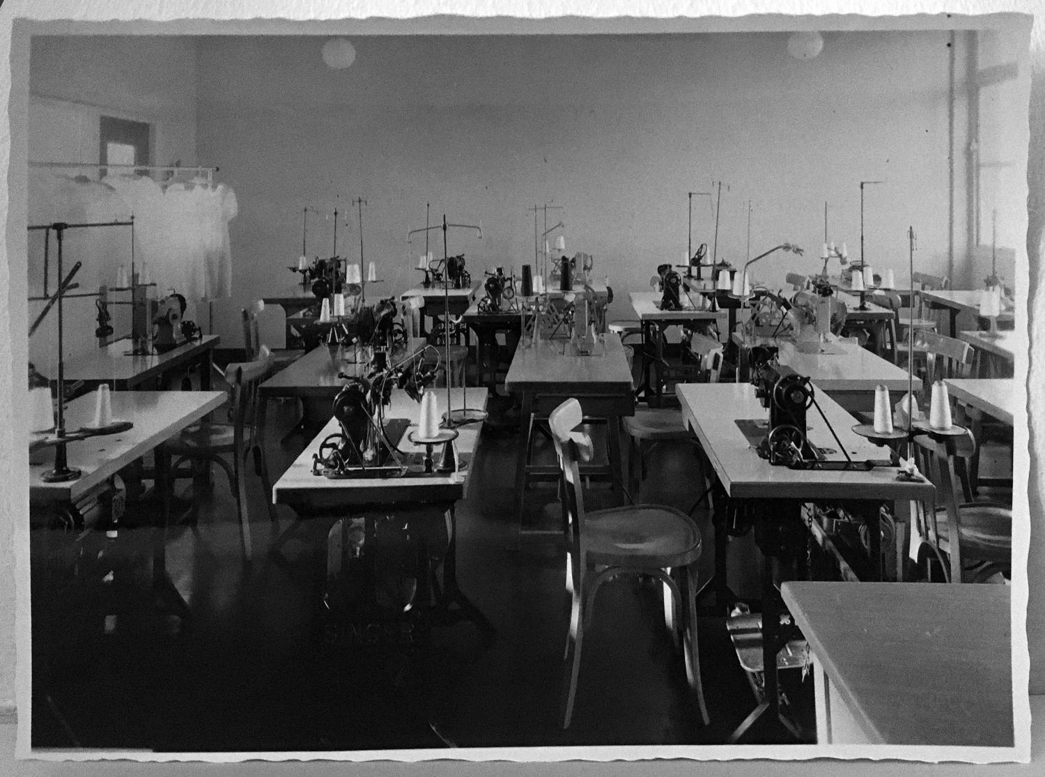 Centre d'apprentissage féminin des Platanes, puis collège d'enseignement technique de jeunes filles, actuellement lycée professionnel Joseph et Etienne de Montgolfier