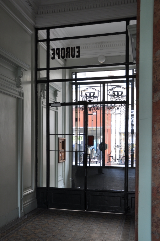 Hôtel de voyageurs, Hôtel du Globe, puis Grand Hôtel de l'Europe, puis Hôtel de l'Europe et Villa Béatrice, actuellement immeuble Europe-Béatrice