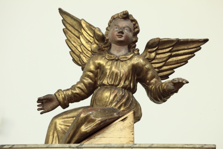Statues d'anges en pendant