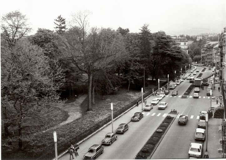 Avenue de la Gare, puis avenue des Thermes, puis avenue Charles-de-Gaulle