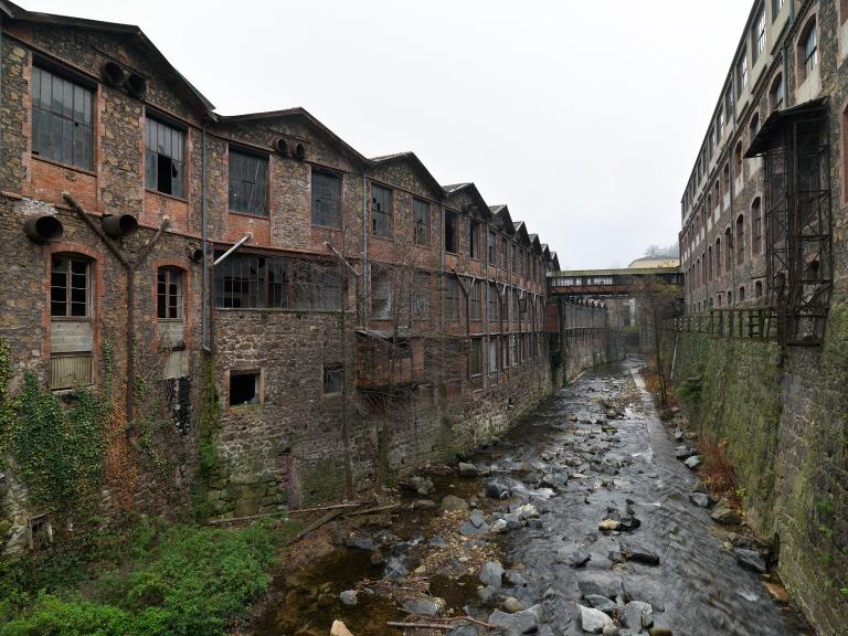 Tannerie Meyzonnier puis Combe et Meyzonnier puis Floquet du Puy puis les Tanneries Françaises Réunies actuellement services municipaux, maroquinerie et logement d'ouvriers