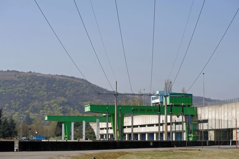 Centrale hydroélectrique, écluse dite usine-écluse de Sablons, pont routier