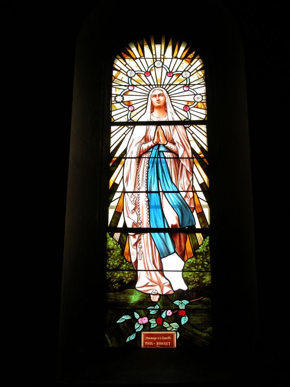 Verrière à grand personnage (baie 2) : Notre-Dame de Lourdes