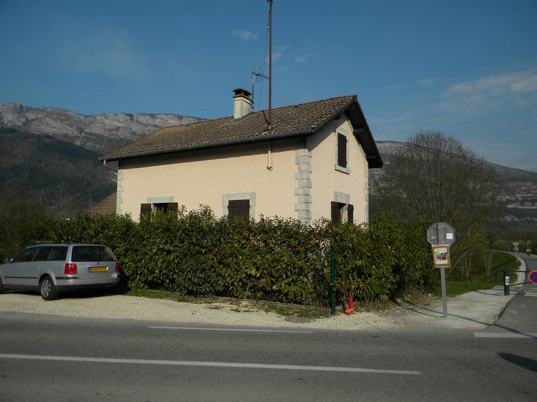 Maison de garde-barrière