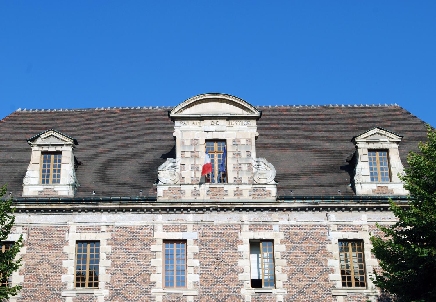 Collège de jésuites dit collège Sainte-Marie, puis école centrale, actuellement palais de justice