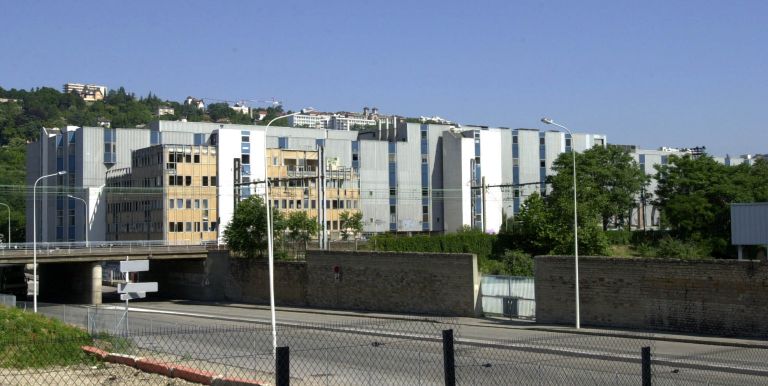 Immeuble de bureaux, centre de tri postal Montrochet, actuellement terrain nu