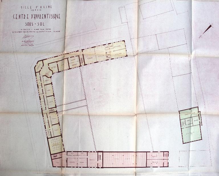 Groupe scolaire de Montroux, puis Cité technique, actuellement lycée d'enseignement général, technologique et professionnel René-Perrin