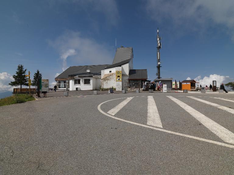 Gare supérieure du téléphérique du Revard et restaurant, actuellement restaurant Les Quatre Vallées et échoppe de souvenirs