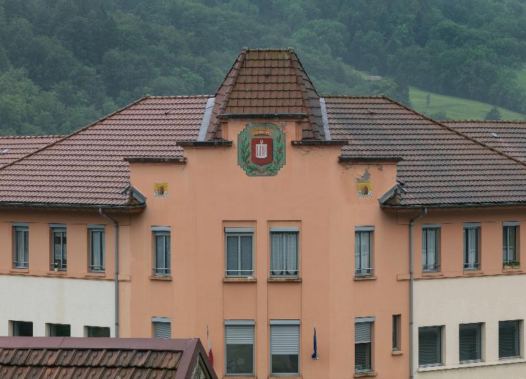 Groupe scolaire de Montroux, puis Cité technique, actuellement lycée d'enseignement général, technologique et professionnel René-Perrin