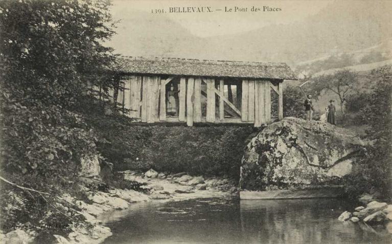 Pont couvert en bois de Bellevaux, dit pont piétonnier des Places