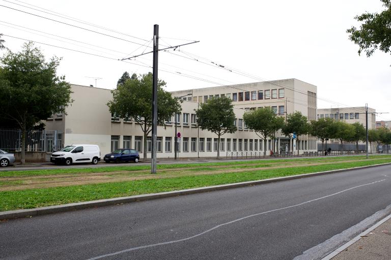 Lycée de jeunes filles, puis lycée polyvalent Auguste-et-Louis-Lumière