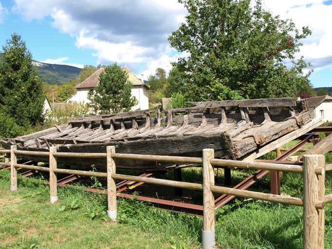 Gués, bacs, bacs à traille et ponts de bateaux du Rhône