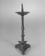 Paire de chandeliers d'acolyte