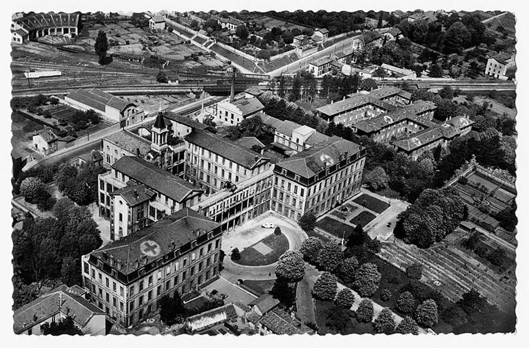 Vue Aerienne De L Hopital De La Croix Rousse Carte Postale Ca 1940 1945 Hopital De La Croix Rousse Inventaire General Du Patrimoine Culturel