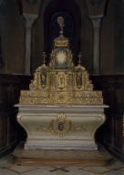 Ensemble du maître-autel, gradins, tabernacle à ailes et dais d'exposition