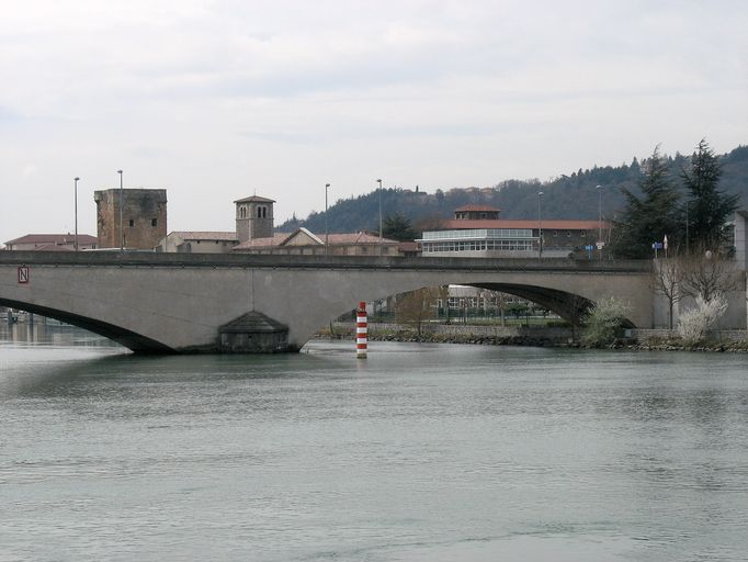 Pont routier de Lattre de Tassigny