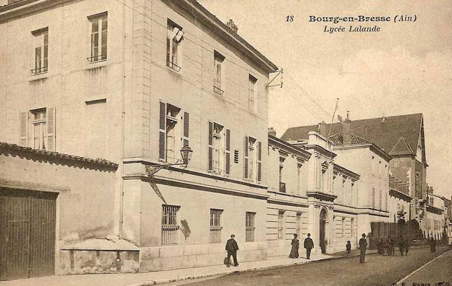 Collège de jésuites, puis école centrale, école secondaire communale, lycée impérial, lycée de garçons, actuellement lycée Lalande