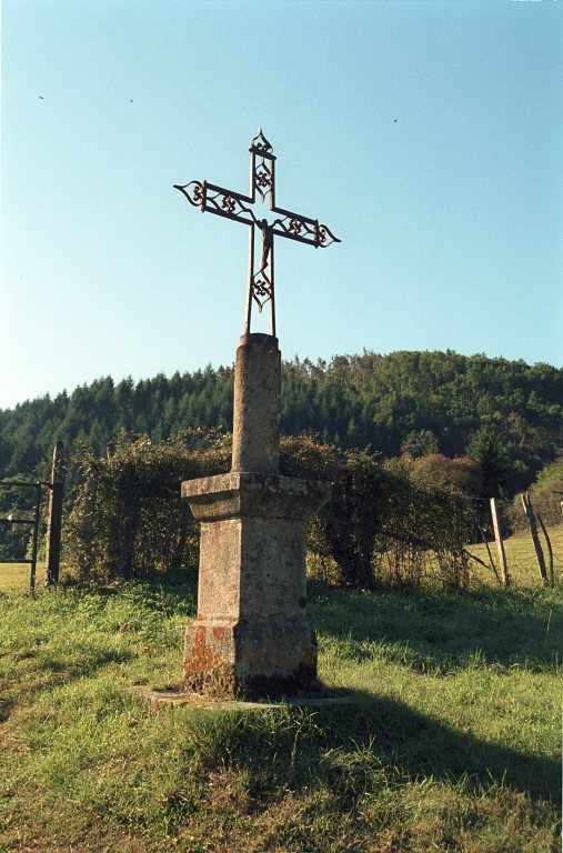 Les croix monumentales du canton de Boën et de la commune de Sail-sous-Couzan