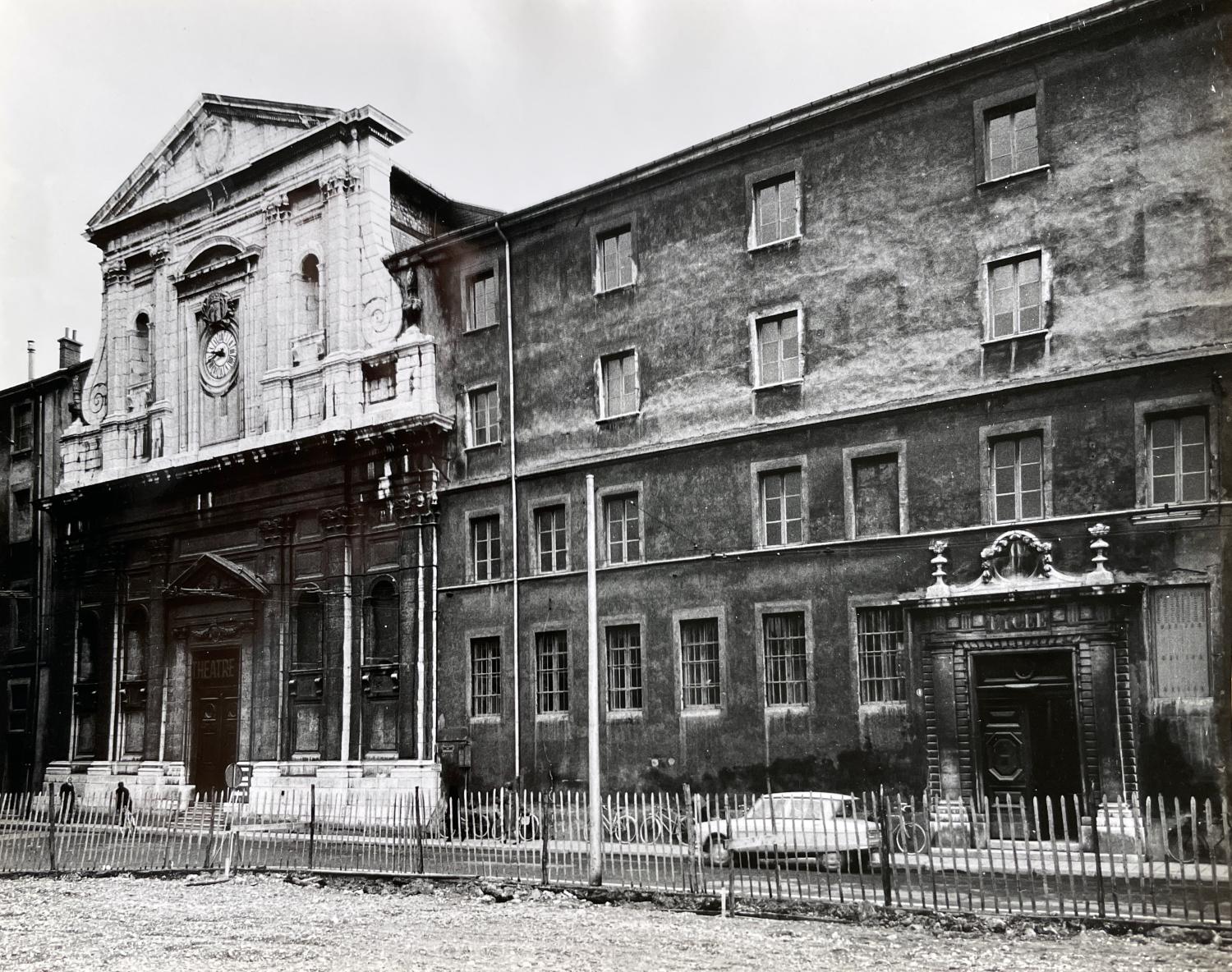 Collège de jésuites, dit Royal-Dauphin, puis école centrale, lycée, collège royal, lycée de garçons puis lycée de jeunes filles, actuellement cité scolaire Stendhal