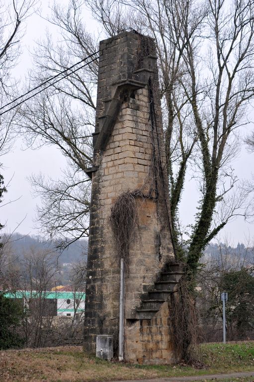 Bac, puis bac à traille de Neyron (disparu) ; piles (vestiges)