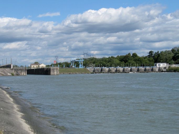 Barrage de garde dit barrage hydroélectrique de Jonage, écluse