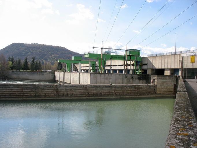 Centrale hydroélectrique, écluse dite usine-écluse de Sablons, pont routier