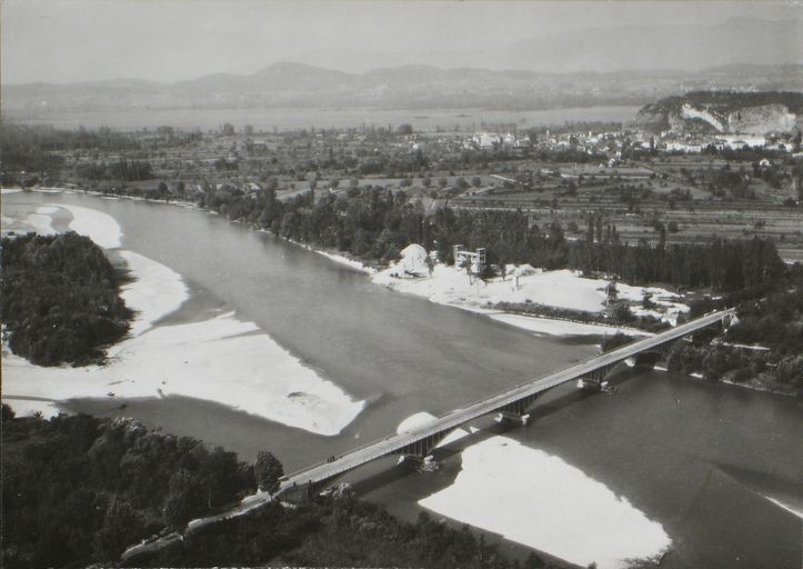 Pont routier de la Loi