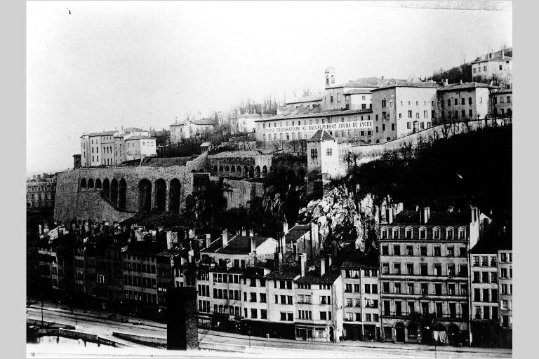 Couvent de carmes déchaussés Notre-Dame-du-Mont-Carmel, puis caserne, pensionnat, archives départementales du Rhône