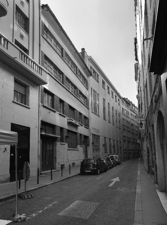 Sous-station électrique des Omnibus et Tramway de Lyon (O T L) dit Sous-Station Centre du Port du Temple