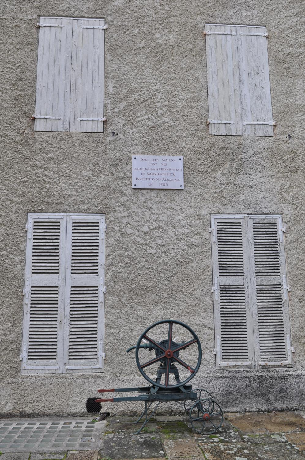 Usine de papeterie et cité ouvrière Montgolfier - Canson actuellement musée et société MP Hygiène Papeterie Pupil