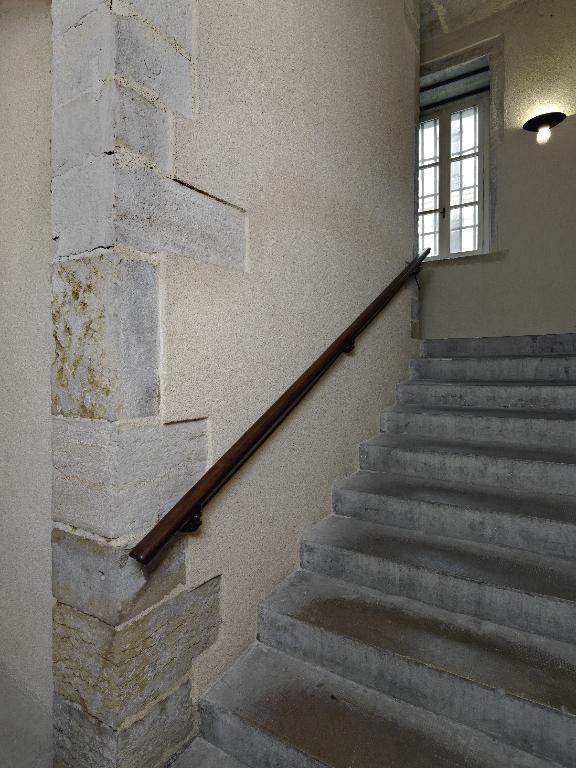 Collège de jésuites puis d'oratoriens, dit Collège de la Trinité ou Grand Collège, actuellement lycée Ampère
