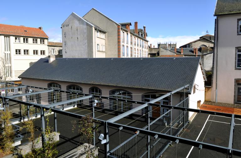 Gymnase, depuis l'ouest