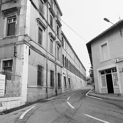 Usine d'impression sur étoffes dite indiennerie Sanial puis cartoucherie nationale actuellement Folimage et école du film d'animation la Poudrière