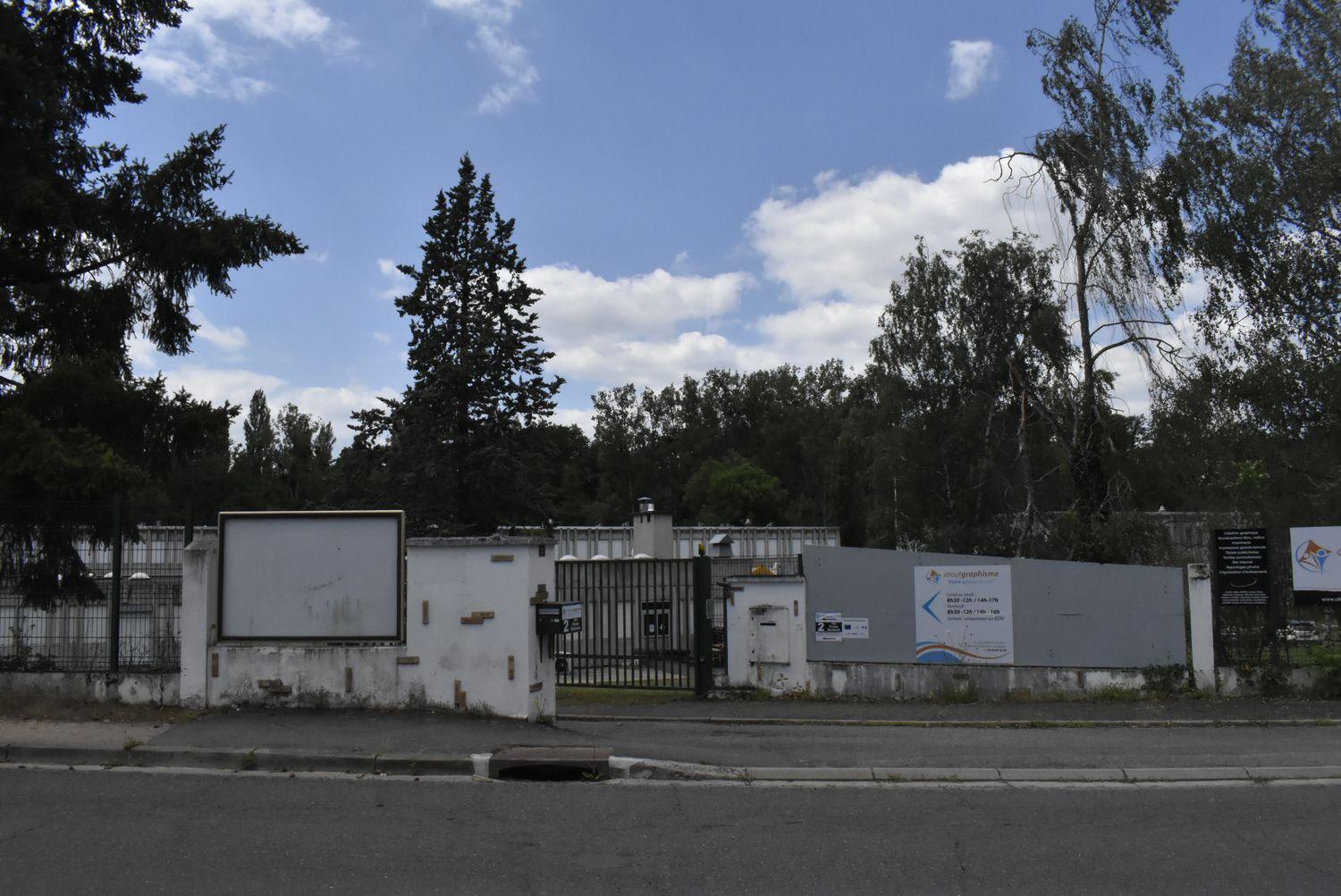 Collège d'enseignement technique, puis lycée professionnel Maurice-Guyot, actuellement immeuble de bureaux et ateliers