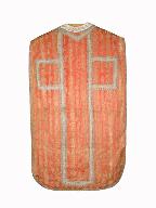 chasuble, étole (non étudiée), manipule (non étudié), voile de calice (non étudié), bourse de corporal (non étudiée) : ornement rose