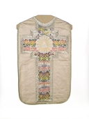 ornement blanc : chasuble, étole, manipule