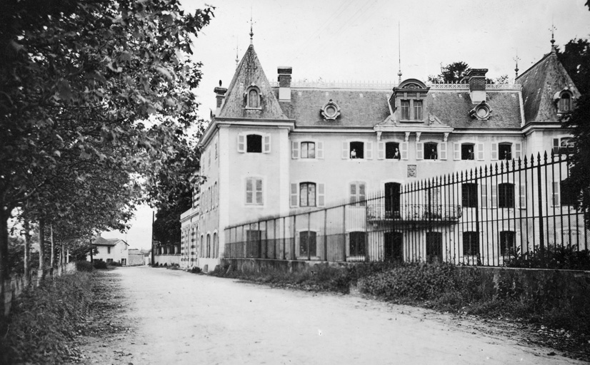 Demeure, puis école d'agriculture ; actuellement établissement public local d'enseignement, lycée agricole