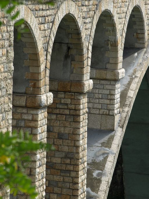 Ensemble de deux ponts routiers, dont le pont routier de Savoie